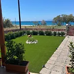 Holiday home Blue Waves House 2